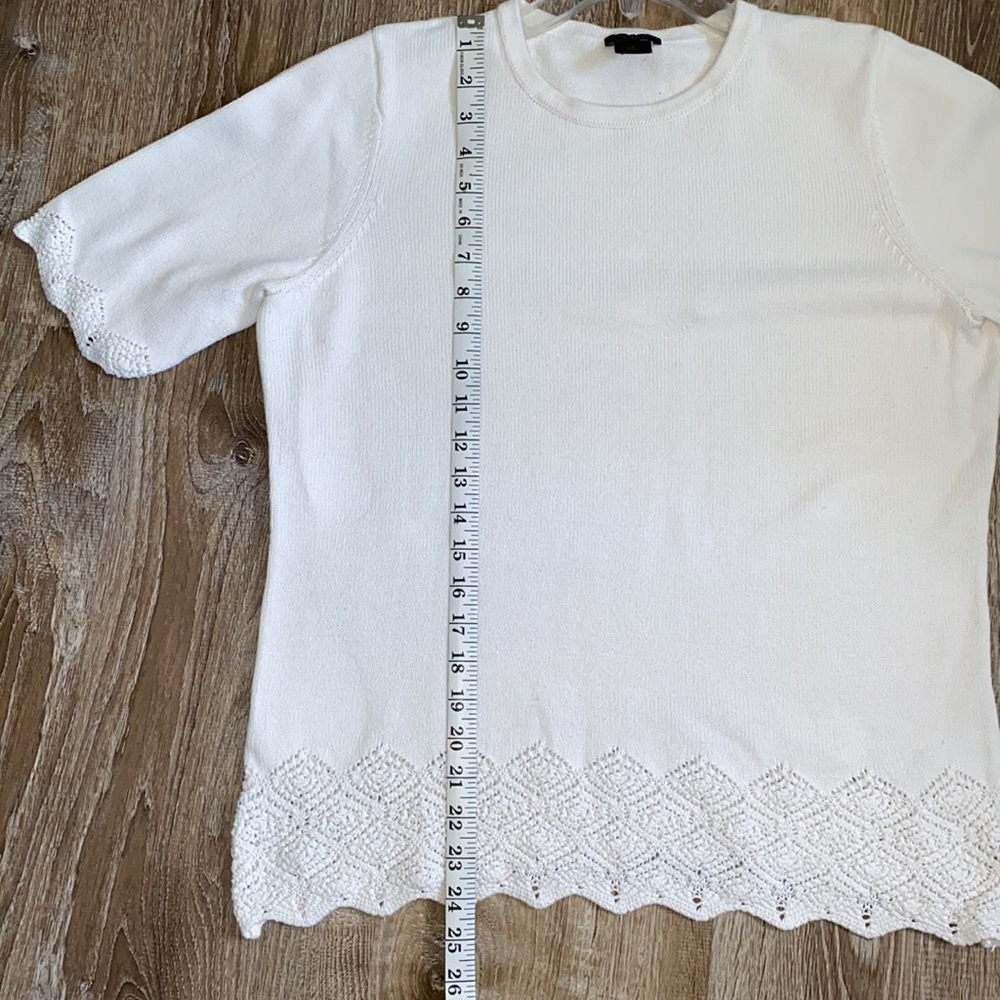 Ann Taylor short sleeved sweater w/ design crocheted on sleeves and bottom. L - Picture 5 of 5